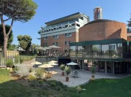 Adoro Hotel