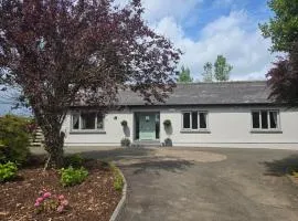 The Lazy Acre - Secluded Cottage with Garden & Sunset Views