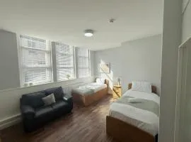 Blyth 6 Bed Apart