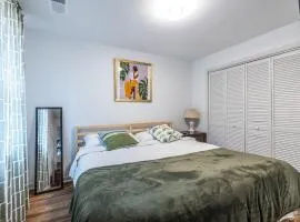 Airport & Convention Center Access Central Stay