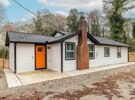 Mins to Airport & Convention Center