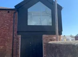 Modern Seaside Cottage - Sleeps 5