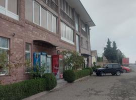 Kantegh Hotel, hotel en Ijevan