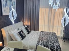 Big studio, Dubai SportCity, parking included, hotel que aceita animais de estima&ccedil;&atilde;o no Dubai