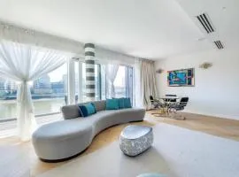Luxurious Riverside Living