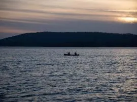 Twin Cabin Pet Friendly Fenced Lake Guntersville