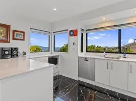 Coastal Home with Rangitoto and Sea Views nr Beach