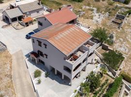 Apartments Andrija, hotel Rtinában