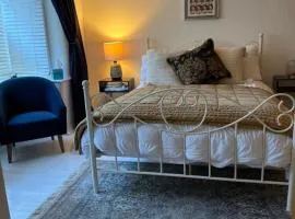 Number 78 Guest house M56 junction 12 located 5 minutes drive from Frodsham Continental breakfast Included