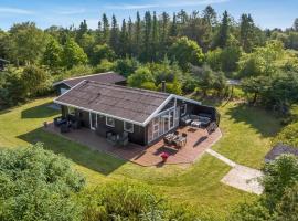 Holiday Home Laris - 700m to the fjord by Interhome, hotel a Løgsted