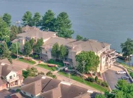 Family-Friendly Lakefront Condo in WI Dells