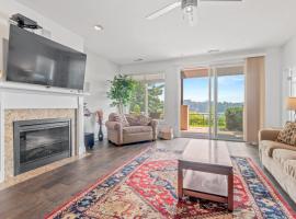 Luxury Lakefront Condo in Wisconsin Dells, hotel a Lake Delton