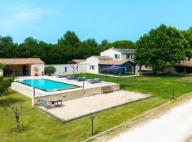 Mas Provençal chic et élégant - Alpilles et Luberon, hotel v destinaci Sénas
