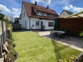 Modernes Ferienhaus mit Kochinsel, Garten, 2 Parkplätze inkl, 4-8 Pers