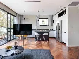 Luxury 3 Bedrooms Apt near Hilton hotel