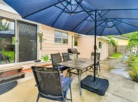 Less Than 3 Mi to Dtwn Pet-Friendly Sarasota Stay with Yard