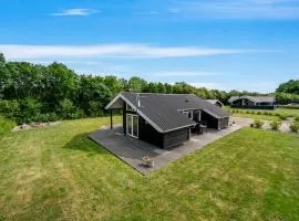 Holiday Home Leeve - 1-4km to the fjord by Interhome