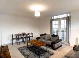 Lovely 2 Bed Harbourside Apartment with Sea Views