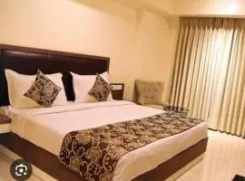 HoTEL ABHIRAM PALACE
