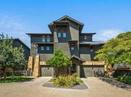 Lake Travis Retreat - 5BR with BBQ & Pickleball