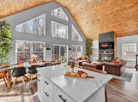 Chalet with Hot Tub, Game, Movie Room, Lake and Pool Access