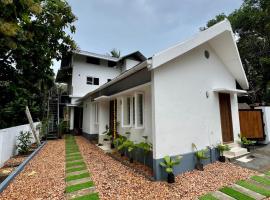 Little Chandhana Guest House, hotel em Kottayam