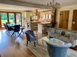 Paddock lodge,Beautiful unique 4 bed barn conversion near York, ξενοδοχείο σε Melbourne