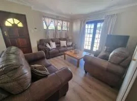 Peaceful, Cheerful, Family Friendly 3Bedroom house