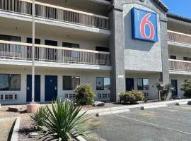 Motel 6 Barstow, CA I15 and Lenwood Road