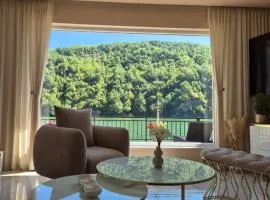 "Vista Paradiso" - Jaz - lake view