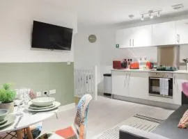 Wakefield Hideaway 2BR Comfort for 4 Guests