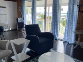 Chalets Plage St-Jean 2, chata v destinaci Saint-Jean