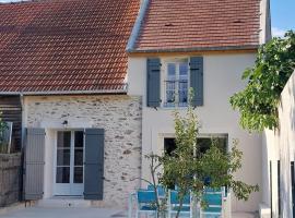 Maison de charme 80m2, havre de paix à 20 minutes de Disney, 1 heure de Paris, hotel in Dammartin-sur-Tigeaux
