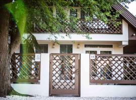 Keszeg44 Vendégház, hotel in Tiszakécske
