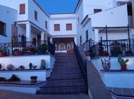 Casa De Aventuras ideal for large groups, hotel i Bácor