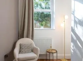 Two bedroom Apartment -Private off road parking