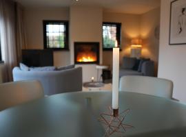 De Elysium 4-persoons met bubbelbad binnen én buiten hotspring bad, sauna, sunshower, stadstuin, wifi, Hotel in Lievelde