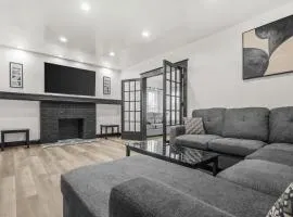 Modern 4BR Getaway Near Niagara Falls Park