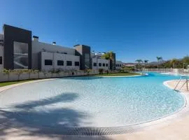 Luxury 3 BR Apartment with Terrace, pool & gym