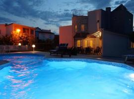 Villa Jelena Vir near beach, hotel v destinaci Vir