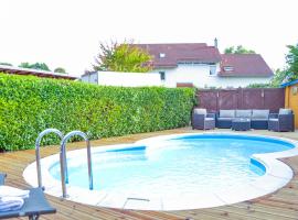 Wellness & Fun am Bodensee - mit Pool, Kino, Tischkicker und Terrasse, hotel em Markdorf