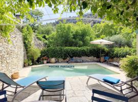 Les trois gites, chalupa v destinaci Robion en Luberon