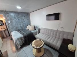 Cabaña Floppy Yumbel, guest house in Yumbel