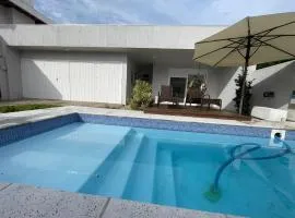 Linda casa na praia com piscina 4 quartos