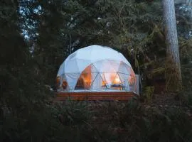 North Cascades Glamping with Hot-tub and Outdoor Kitchen