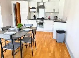 York City Centre 2 Bed Flat with Views - Top Location