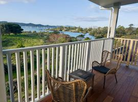 The View - Over the Bay, hotel in Kerikeri