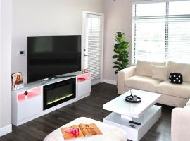 2Bedrooms Lakeview Loft Walk to Mill Ave and ASU, beach hotel in Tempe