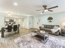 Florida Fun! Family Condo with Pool, 8 Mi to WDW