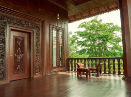 Heritage Village Resort, hotel di Kampot